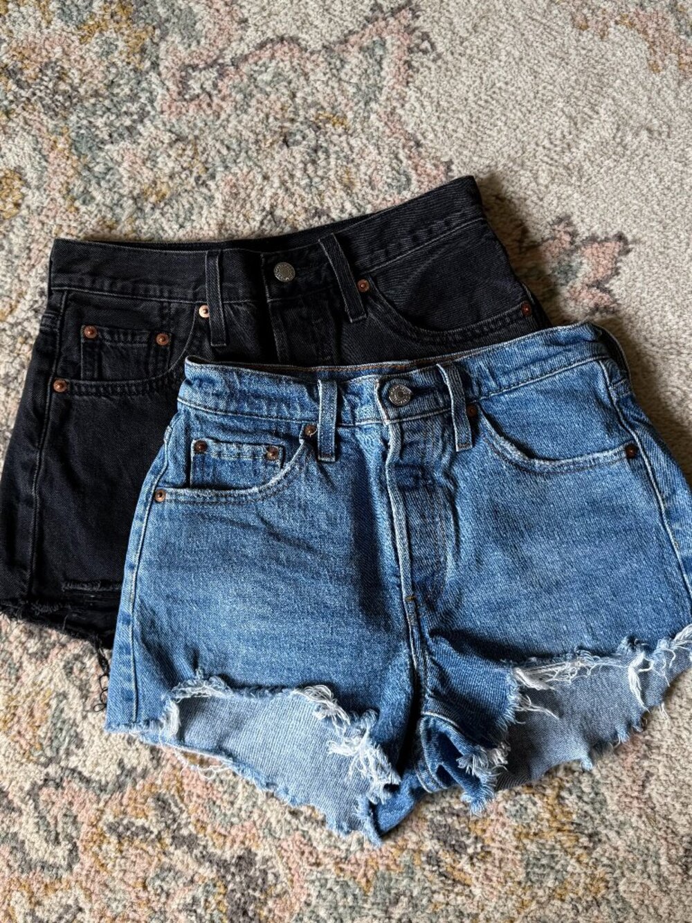 Levi’s 501 High Rise Denim Shorts Bundle – Size 25
